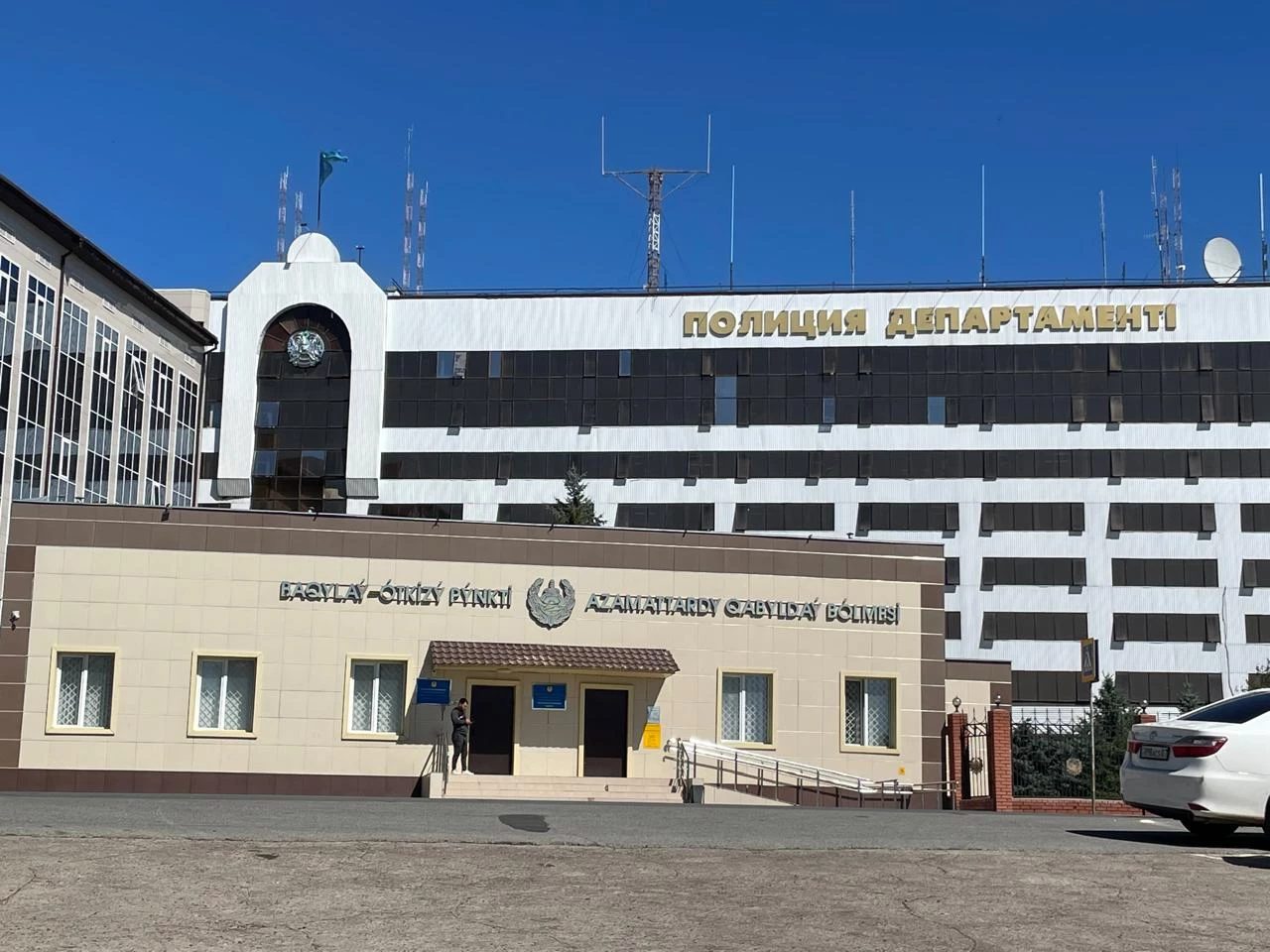 Полицейский получил огнестрельное ранение в здании департамента полиции ЗКО